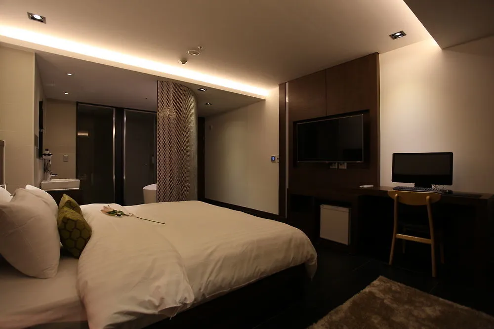 R. Lee Suite Hotel Ganseok Incheon