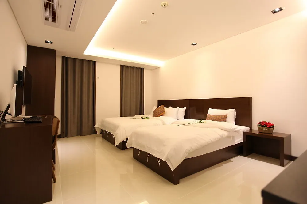R. Lee Suite Hotel Ganseok Incheon 3*,