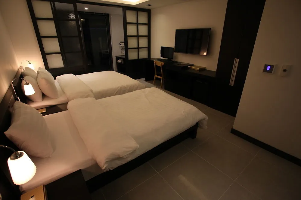 R. Lee Suite Hotel Ganseok Incheon