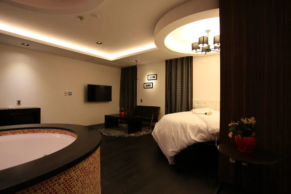 R. Lee Suite Hotel Ganseok Incheon