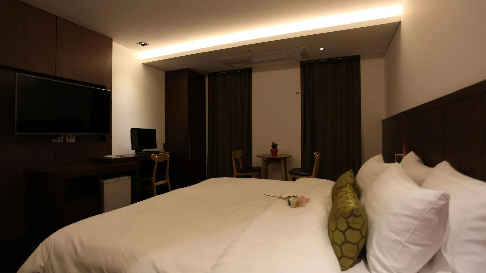 R. Lee Suite Hotel Ganseok Incheon