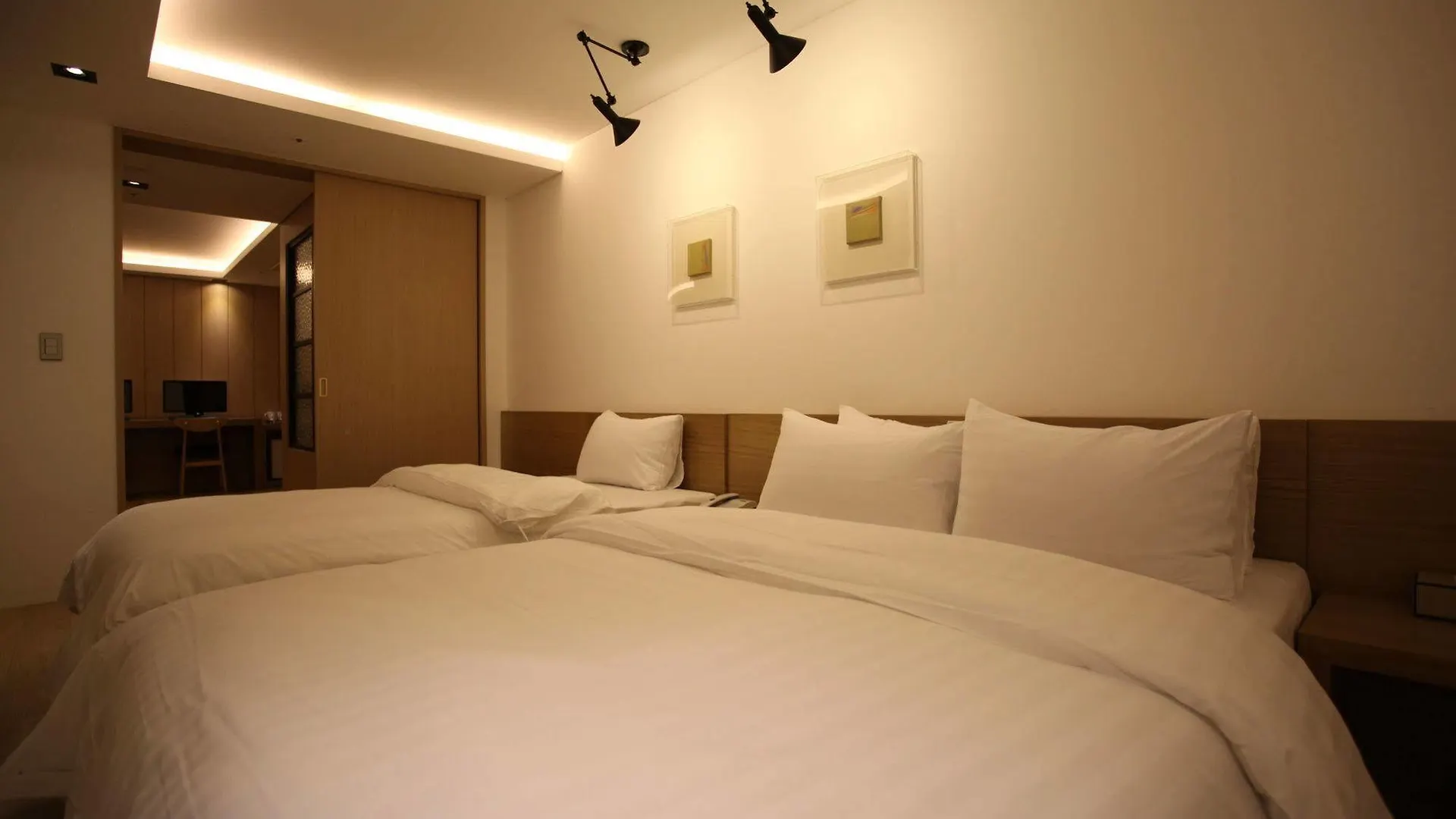 R. Lee Suite Hotel Ganseok Incheon