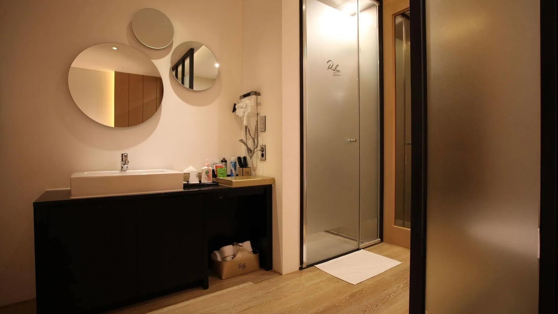 R. Lee Suite Hotel Ganseok Incheon