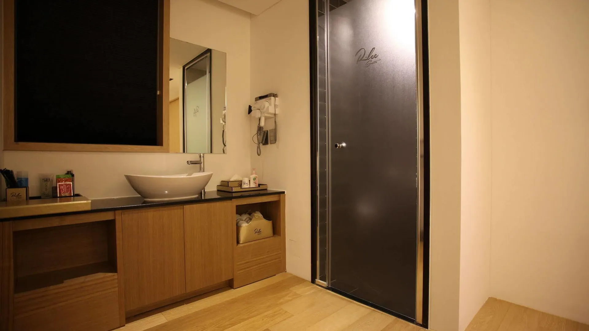 R. Lee Suite Hotel Ganseok Incheon 3*,